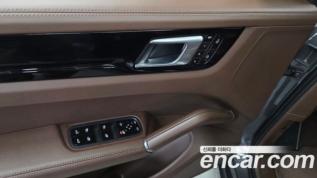 Porsche Cayenne 2021 — photo 24