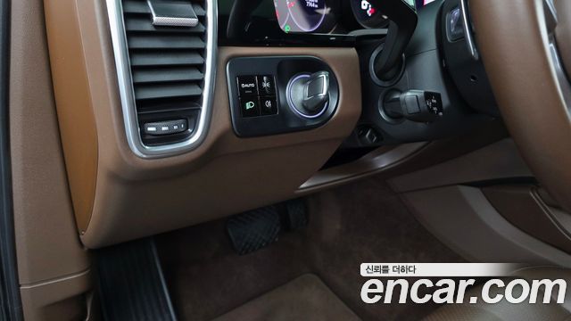 Porsche Cayenne 2021 — photo 26