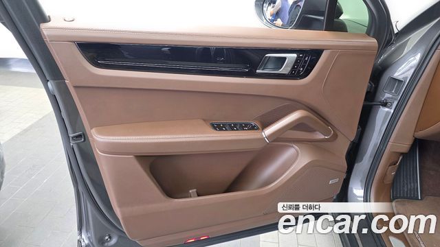 Porsche Cayenne 2021 — photo 14