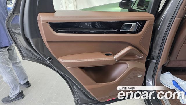 Porsche Cayenne 2021 — photo 15