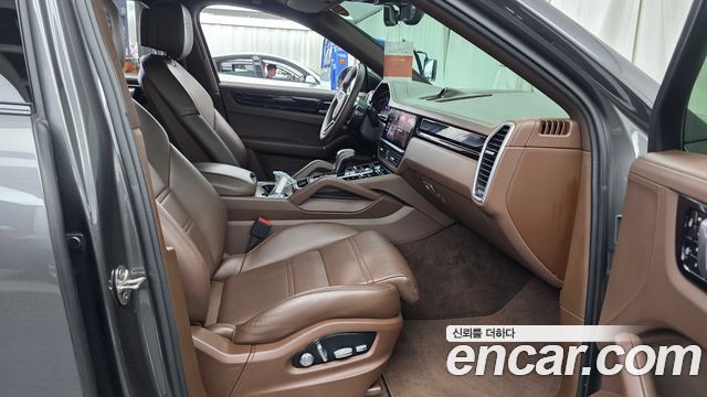 Porsche Cayenne 2021 — photo 16
