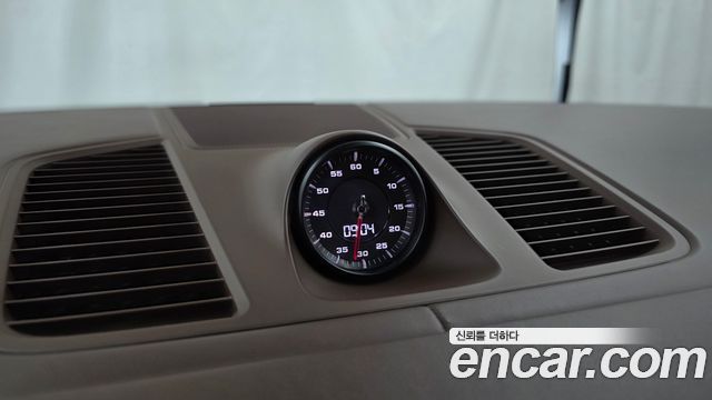 Porsche Cayenne 2021 — photo 27