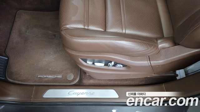 Porsche Cayenne 2021 — photo 31