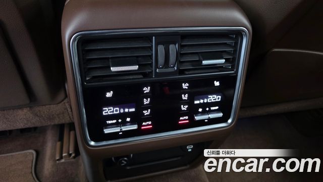 Porsche Cayenne 2021 — photo 32