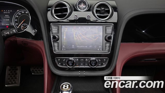 Bentley Bentayga 2019 — photo 20