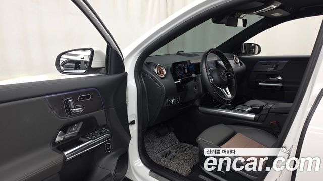 Mercedes-Benz EQA 2021 — photo 13