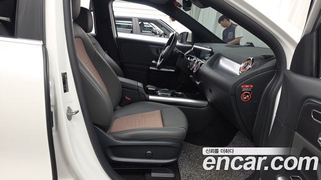 Mercedes-Benz EQA 2021 — photo 17