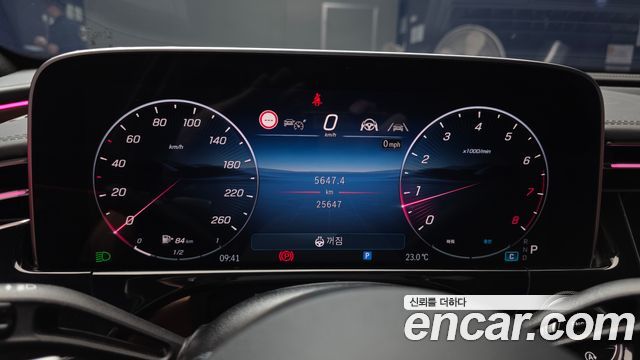 Mercedes-Benz E-Class 2024 — photo 11