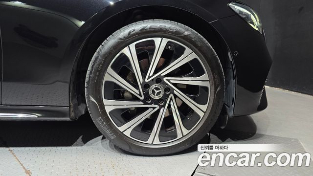 Mercedes-Benz E-Class 2024 — photo 7