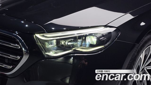 Mercedes-Benz E-Class 2024 — photo 8