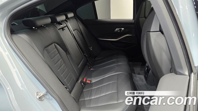 BMW 3-Series 2024 — photo 17