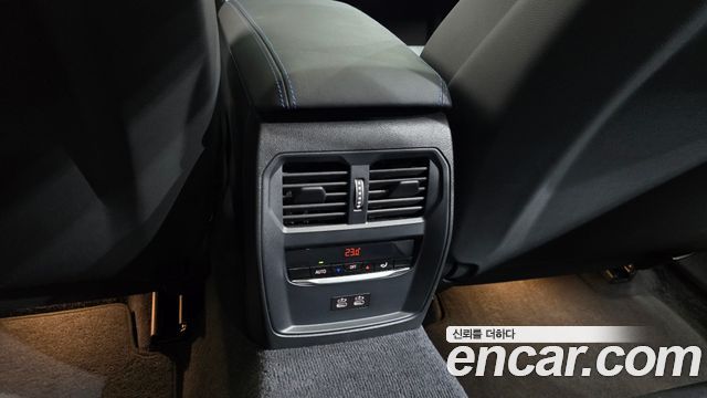 BMW 3-Series 2024 — photo 25