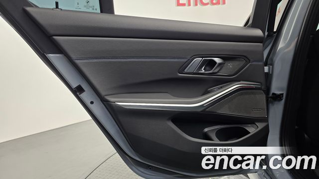 BMW 3-Series 2024 — photo 15