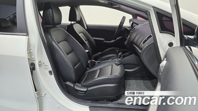 Kia K3 2018 — photo 16