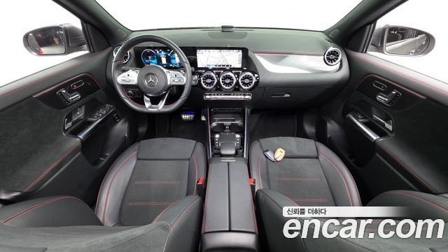 Mercedes-Benz GLA-Class 2023 — photo 10