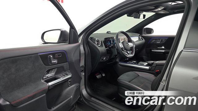 Mercedes-Benz GLA-Class 2023 — photo 13