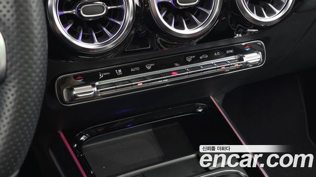 Mercedes-Benz GLA-Class 2023 — photo 24