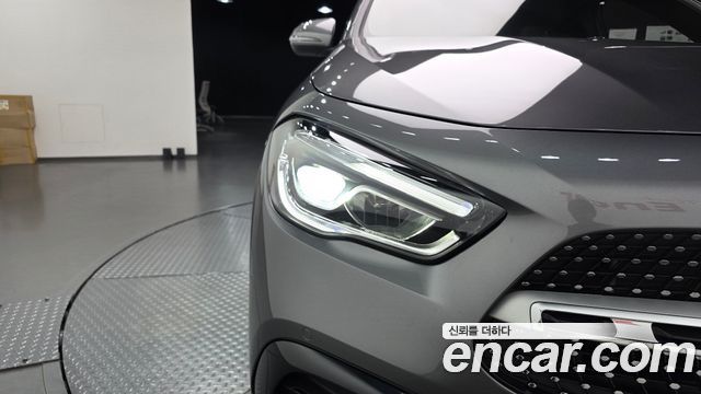 Mercedes-Benz GLA-Class 2023 — photo 8