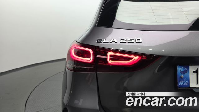 Mercedes-Benz GLA-Class 2023 — photo 9