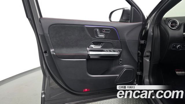 Mercedes-Benz GLA-Class 2023 — photo 14