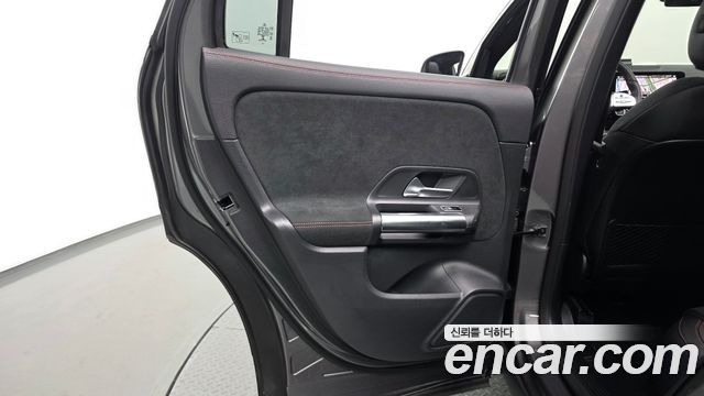 Mercedes-Benz GLA-Class 2023 — photo 15