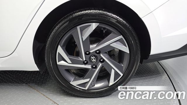 Hyundai AVANTE 2025 — photo 5