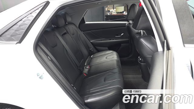 Hyundai AVANTE 2025 — photo 18