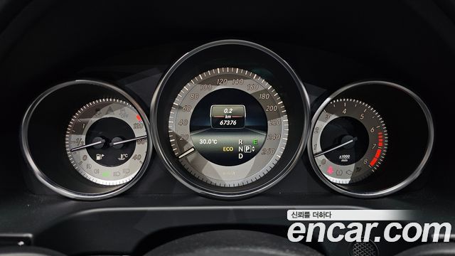 Mercedes-Benz E-Class 2014 — photo 11