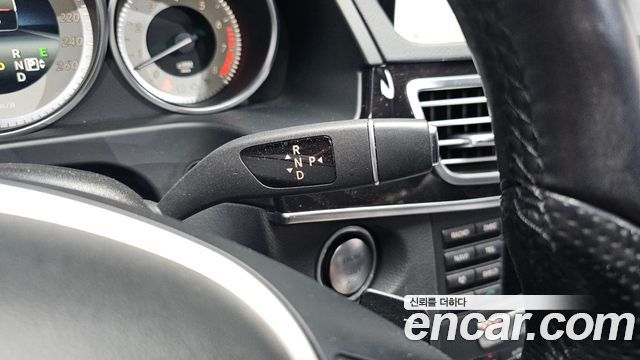 Mercedes-Benz E-Class 2014 — photo 12