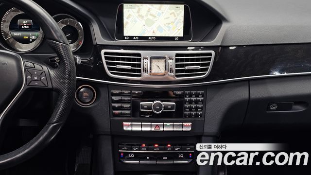 Mercedes-Benz E-Class 2014 — photo 22
