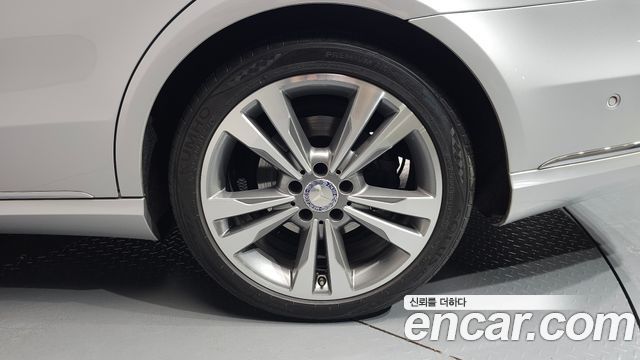 Mercedes-Benz E-Class 2014 — photo 7