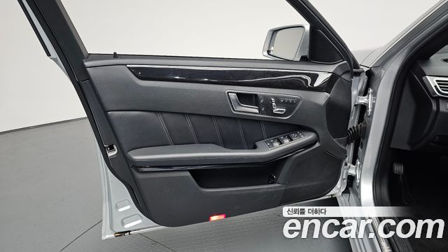 Mercedes-Benz E-Class 2014 — photo 14