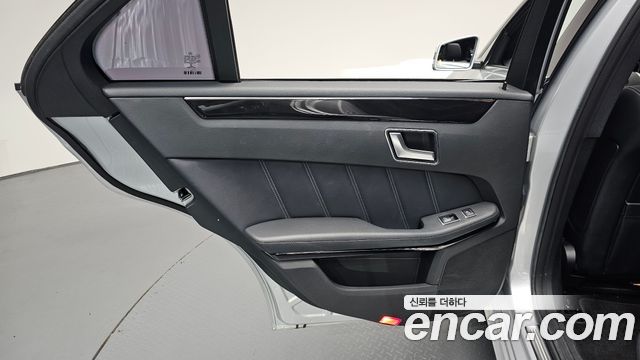 Mercedes-Benz E-Class 2014 — photo 15
