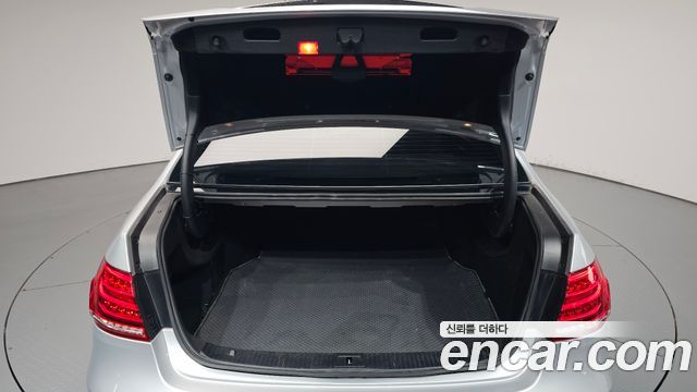 Mercedes-Benz E-Class 2014 — photo 33