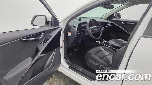 Kia Niro 2023 — photo 13