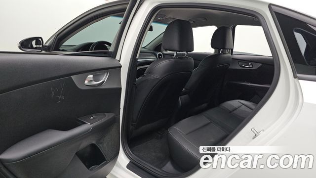 Kia K3 2022 — photo 16