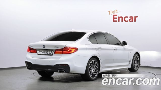 BMW 5-Series 2018 — photo 2
