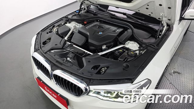 BMW 5-Series 2018 — photo 6
