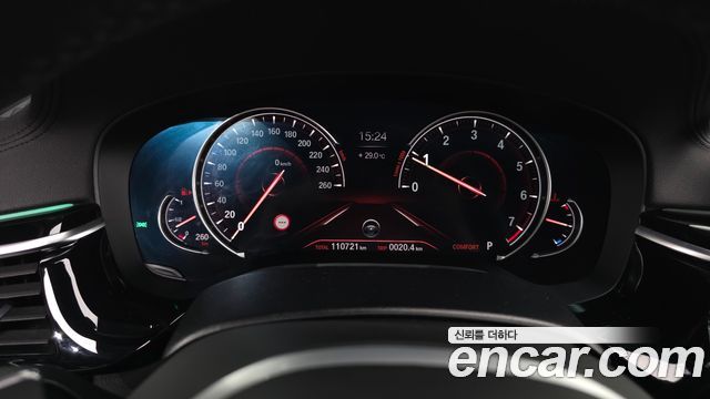 BMW 5-Series 2018 — photo 8