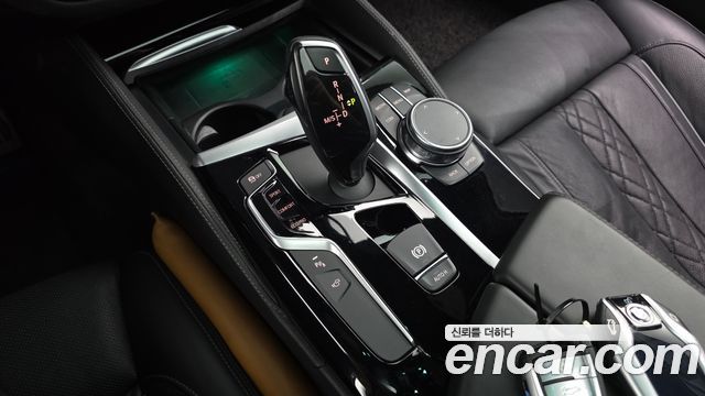BMW 5-Series 2018 — photo 9