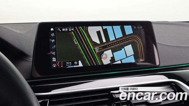 BMW 5-Series 2018 — photo 13
