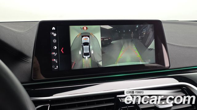 BMW 5-Series 2018 — photo 14