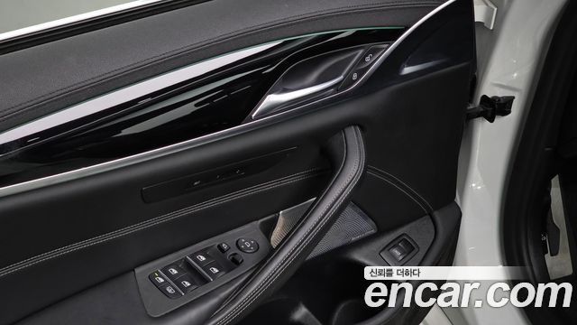 BMW 5-Series 2018 — photo 16