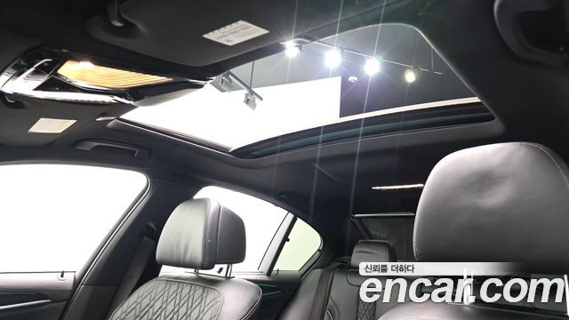 BMW 5-Series 2018 — photo 19