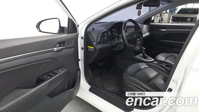 Hyundai AVANTE 2019 — photo 13