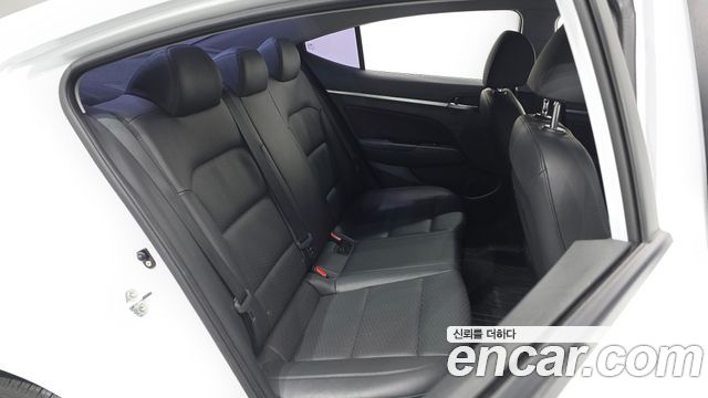 Hyundai AVANTE 2019 — photo 17