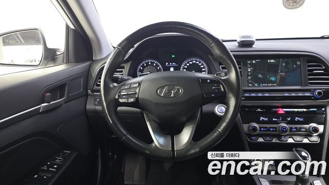 Hyundai AVANTE 2019 — photo 18