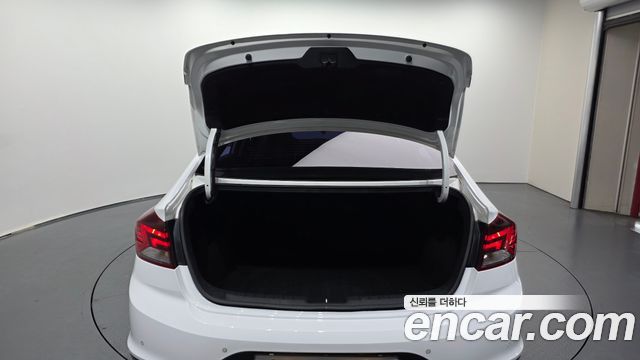 Hyundai AVANTE 2019 — photo 26