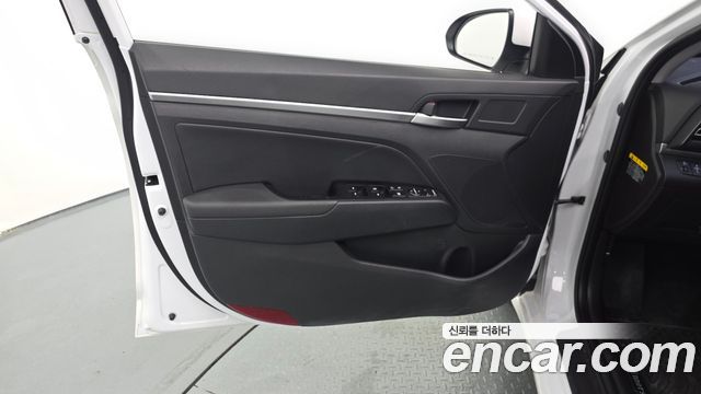 Hyundai AVANTE 2019 — photo 14
