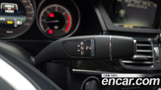 Mercedes-Benz E-Class 2016 — photo 9